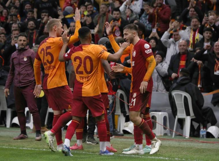 Aslan 3 puanı 3 golle aldı! 5